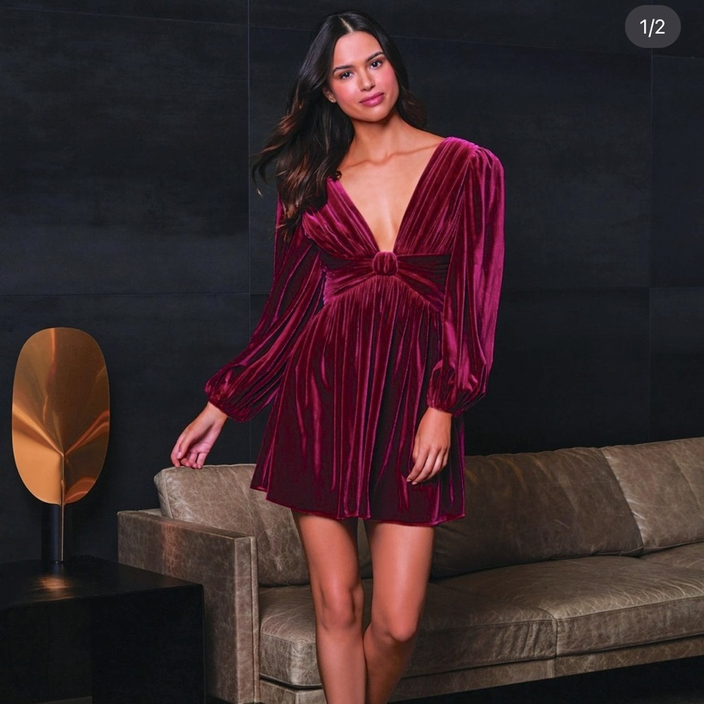 Gianni Bini Mariah 3/4 Sleeve Plunging V-Neck Velvet A-Line Dress.